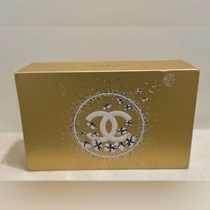 CHANEL 2023 Holiday Beauty Bag. NWT Midnight with Gold sparkle